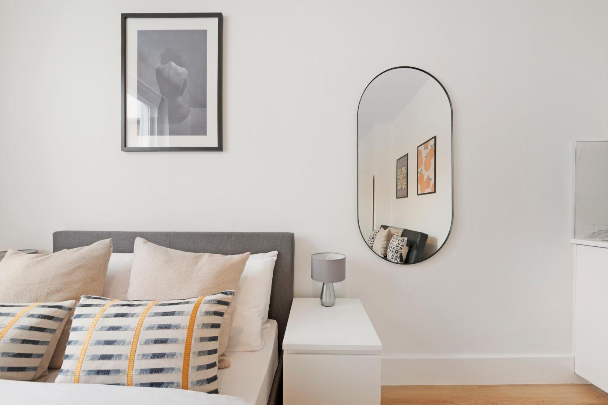 Archway Station Apartment