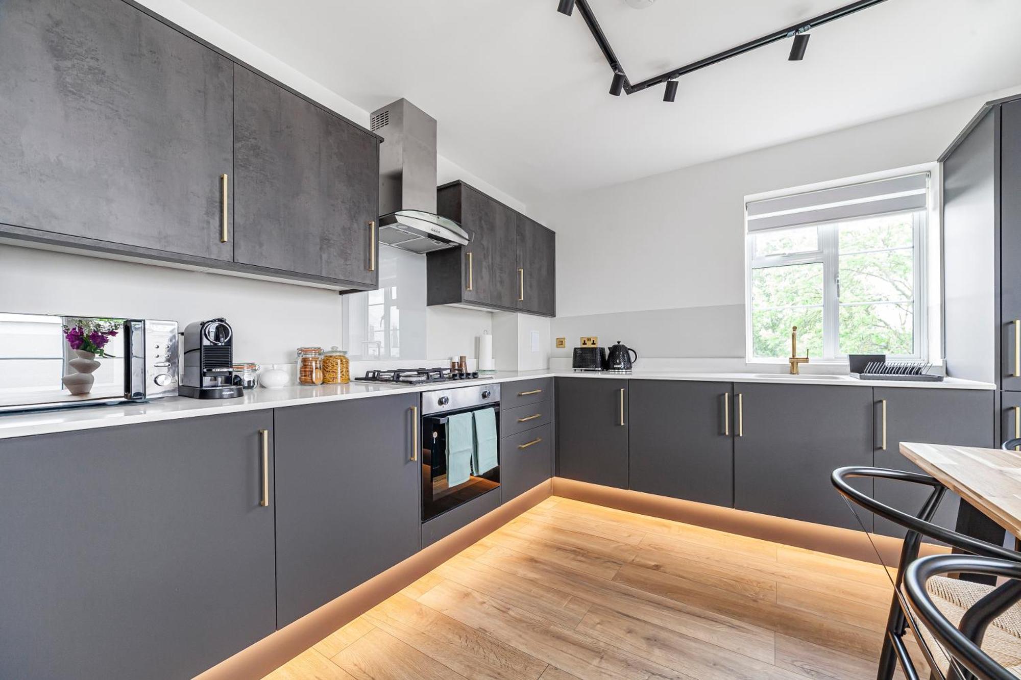 Apartment Arte - Serviced For Leisure And Business - Private Parking - 12 Minutes Walking From Wembley Stadium
