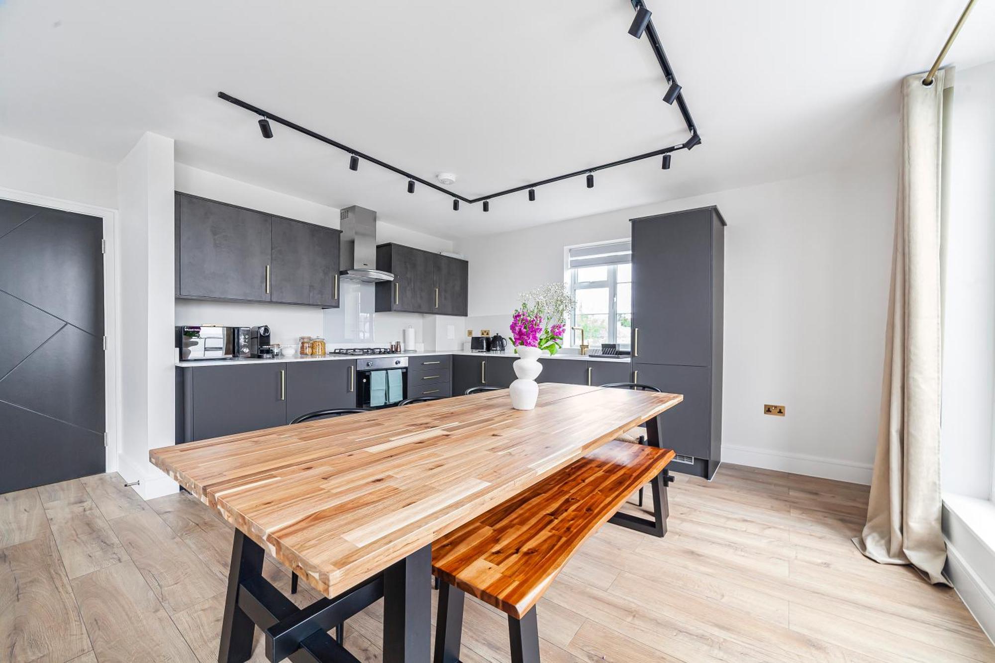 Arte - Serviced For Leisure And Business - Private Parking - 12 Minutes Walking From Wembley Stadium *