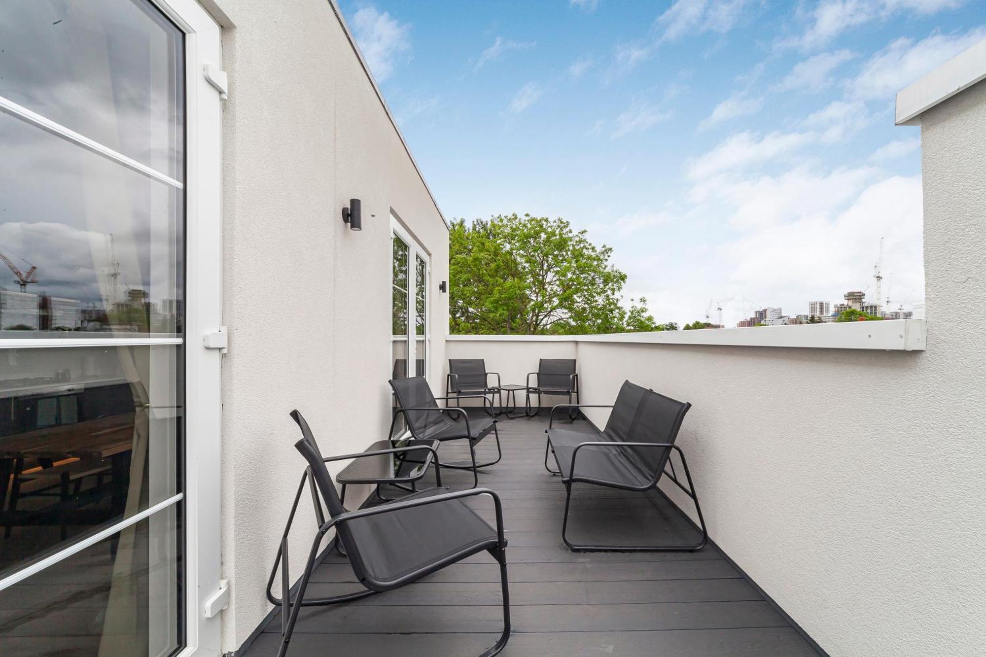 Arte - Serviced For Leisure And Business - Private Parking - 12 Minutes Walking From Wembley Stadium Apartment *