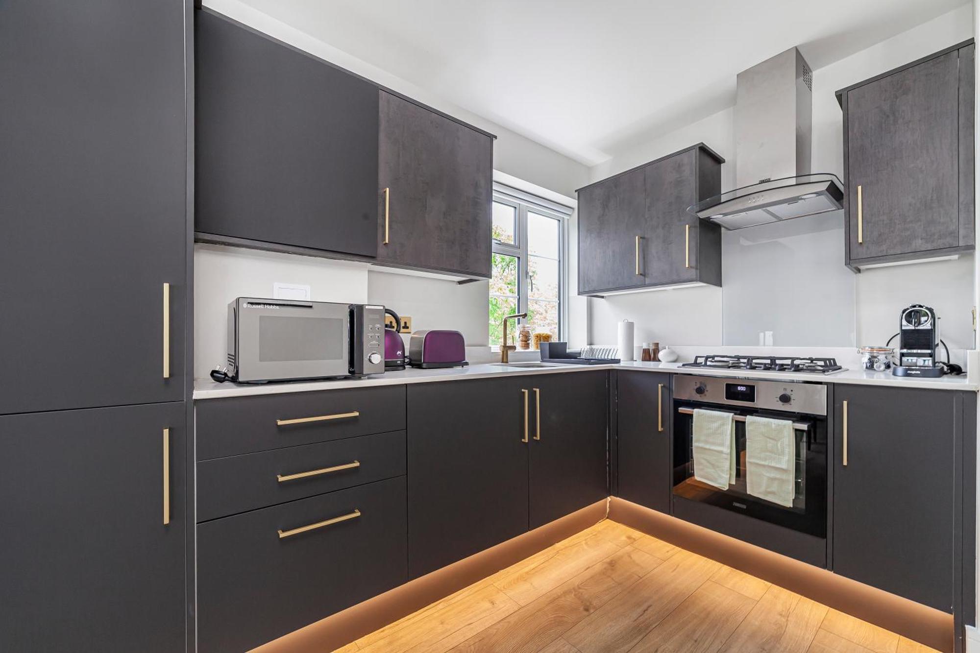 Apartment Arte - Serviced For Leisure And Business - Private Parking - 12 Minutes Walking From Wembley Stadium