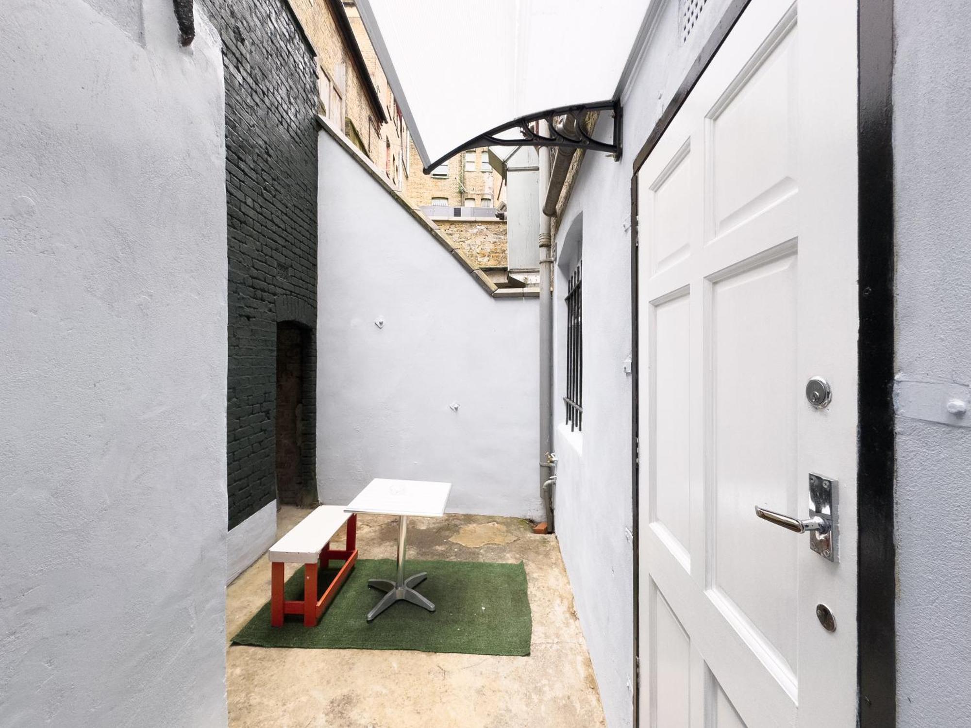 Cosy Modern Studio Apartment London