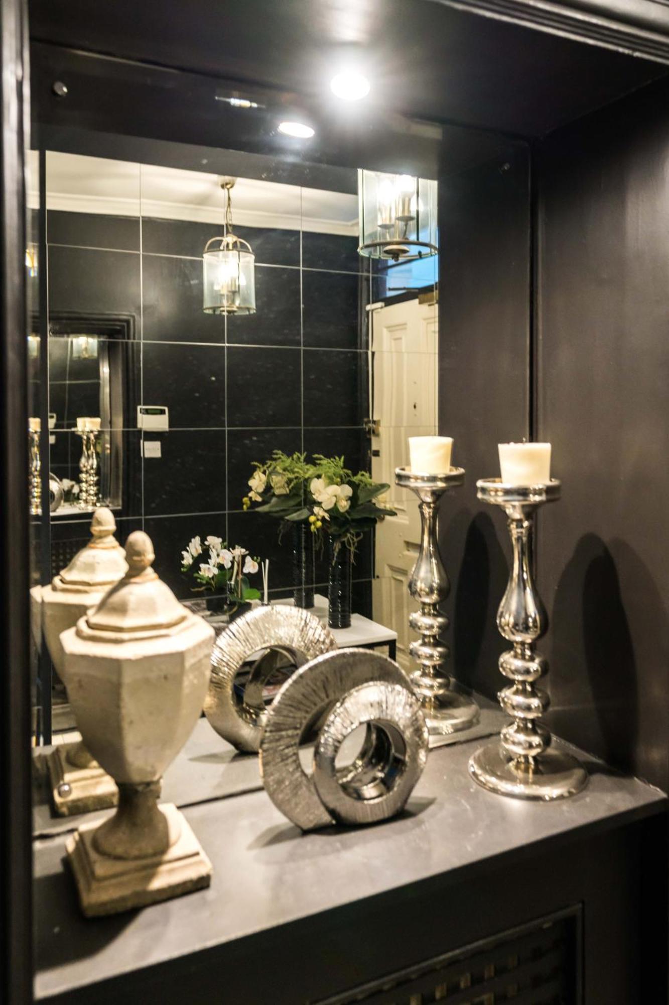 Buckinghampalace-belgravia-saintsjames-trafalgar Square-victoria