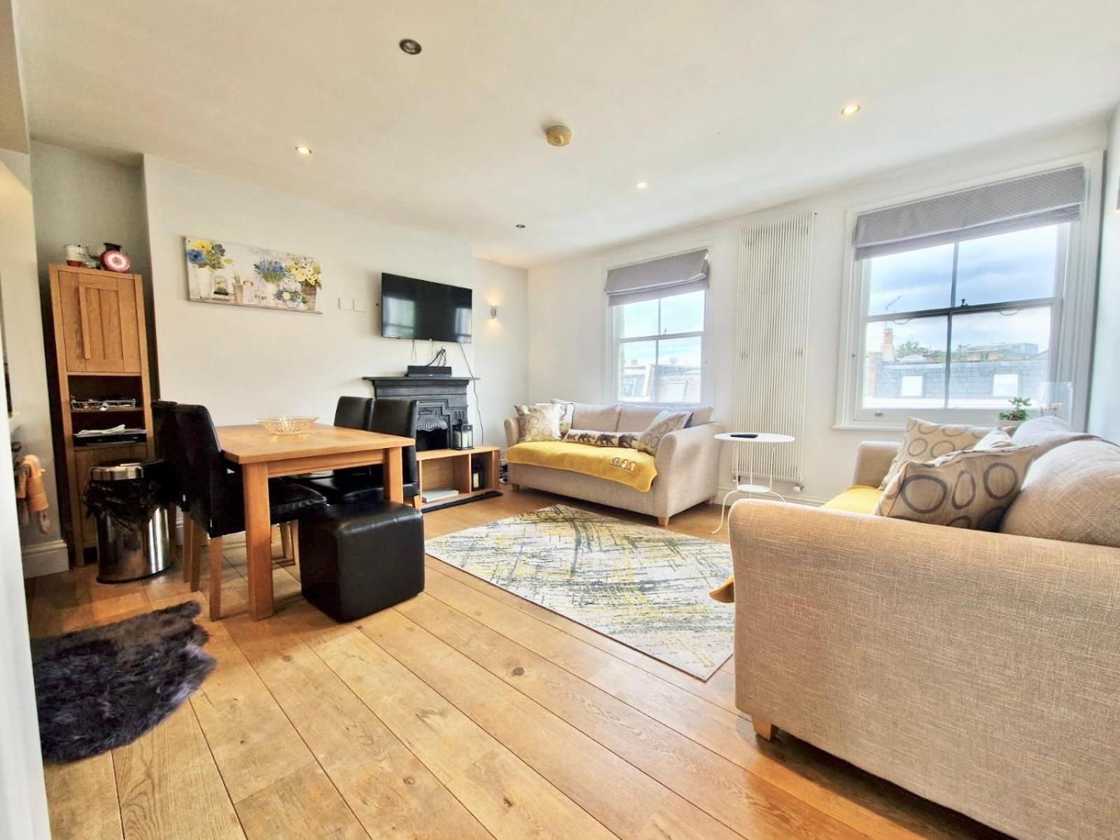 Apartment Victorian Modern Two Bedrooms Flat In West Kensington With Skyline View