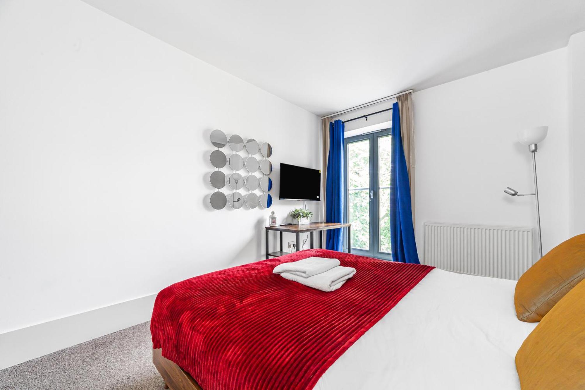 Deluxe Holborn Two Bedroom * London