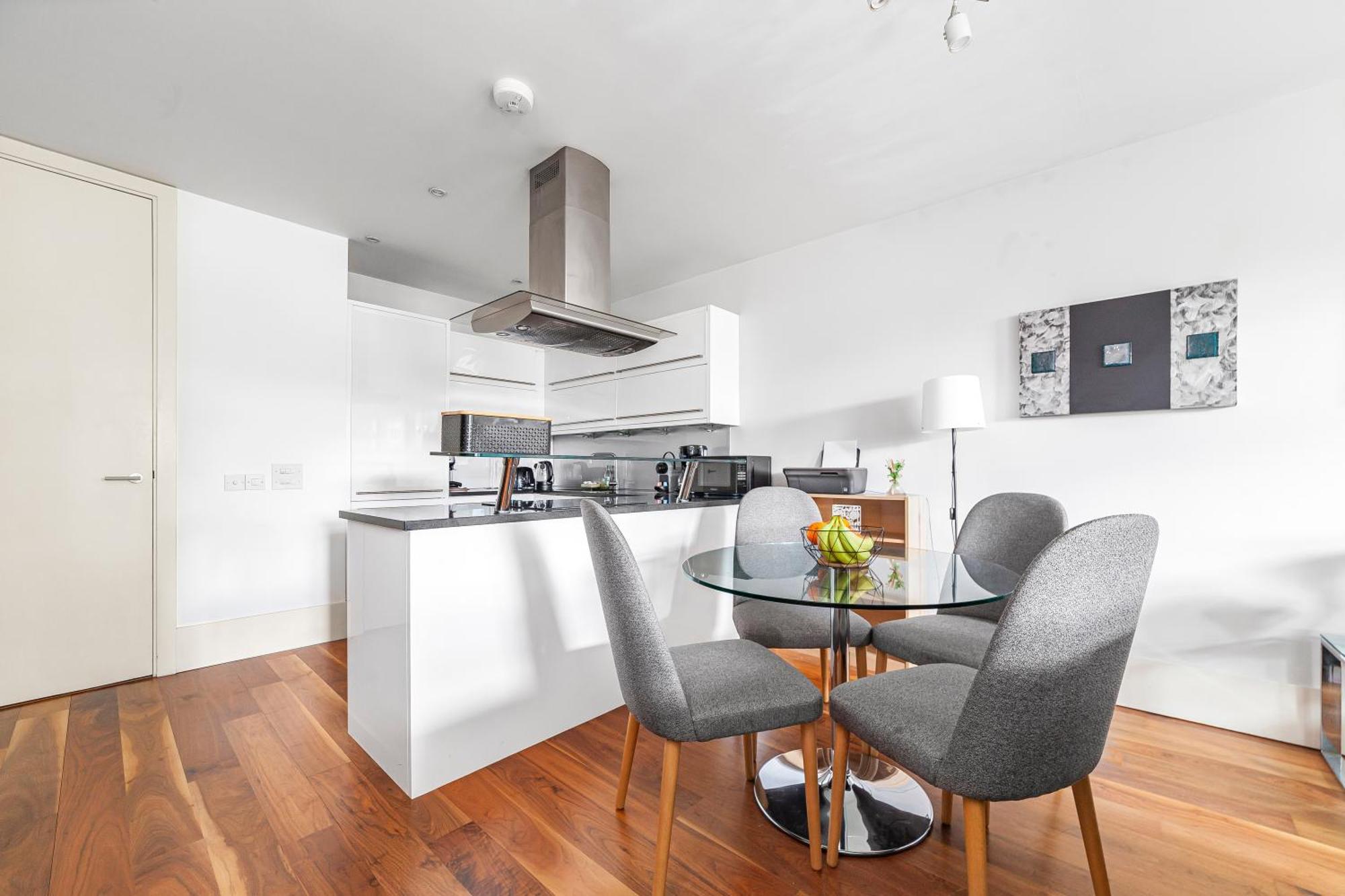 Apartment Deluxe Holborn Two Bedroom London