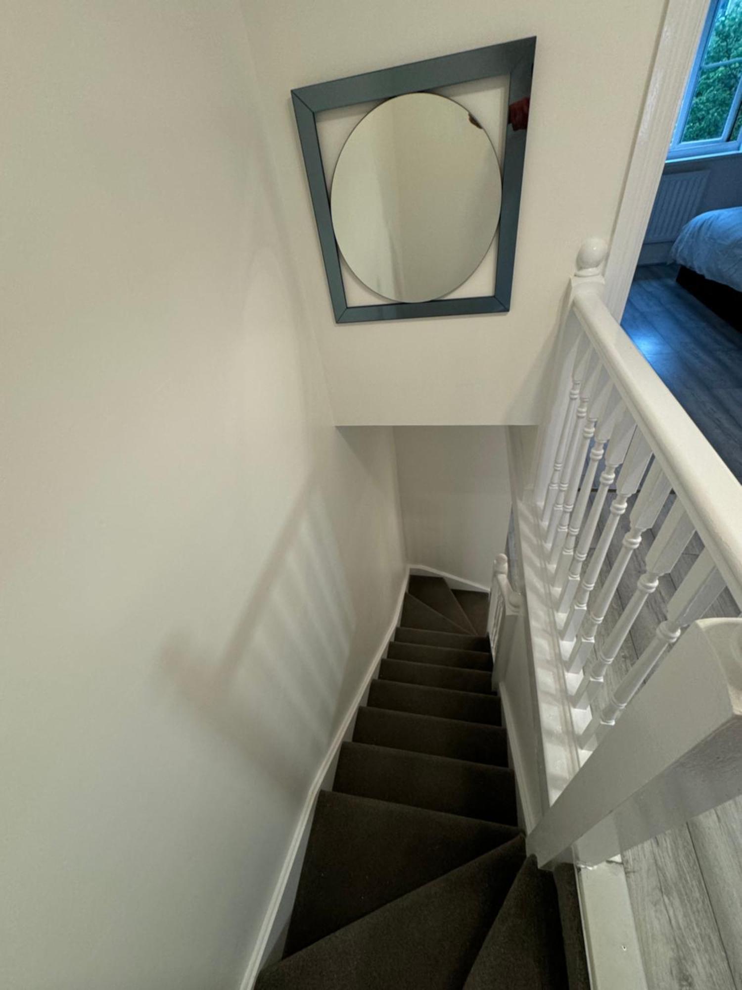 Spacious 3 Bedroom Home, With Private Driveway 5 Minutes From Excel Centre & Custom House Holiday home *