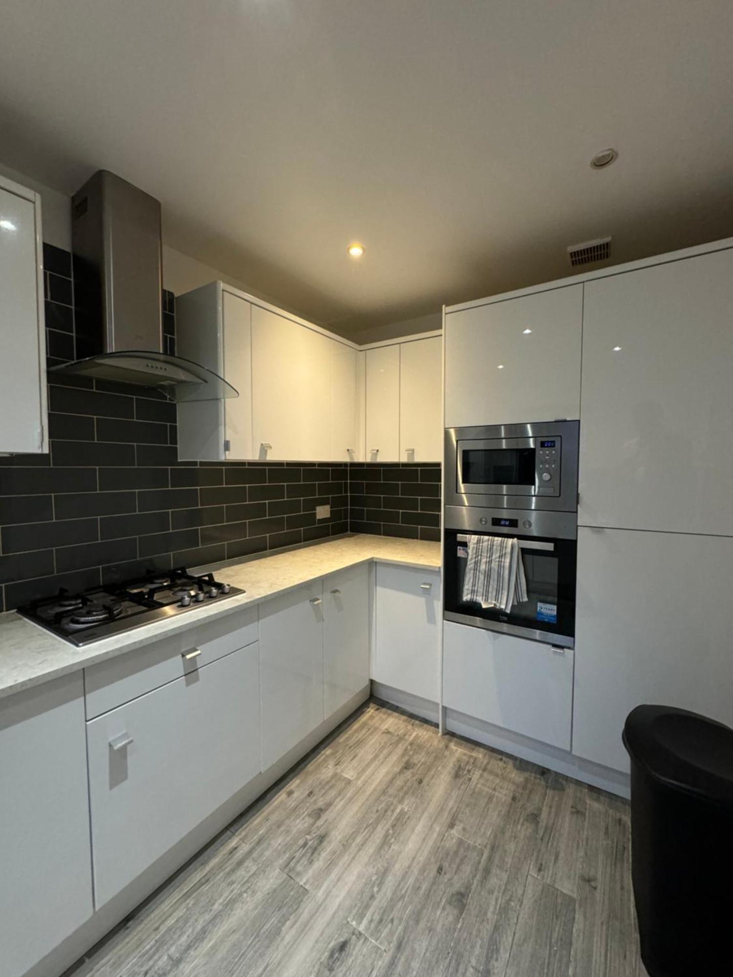 Holiday home Spacious 3 Bedroom Home, With Private Driveway 5 Minutes From Excel Centre & Custom House London