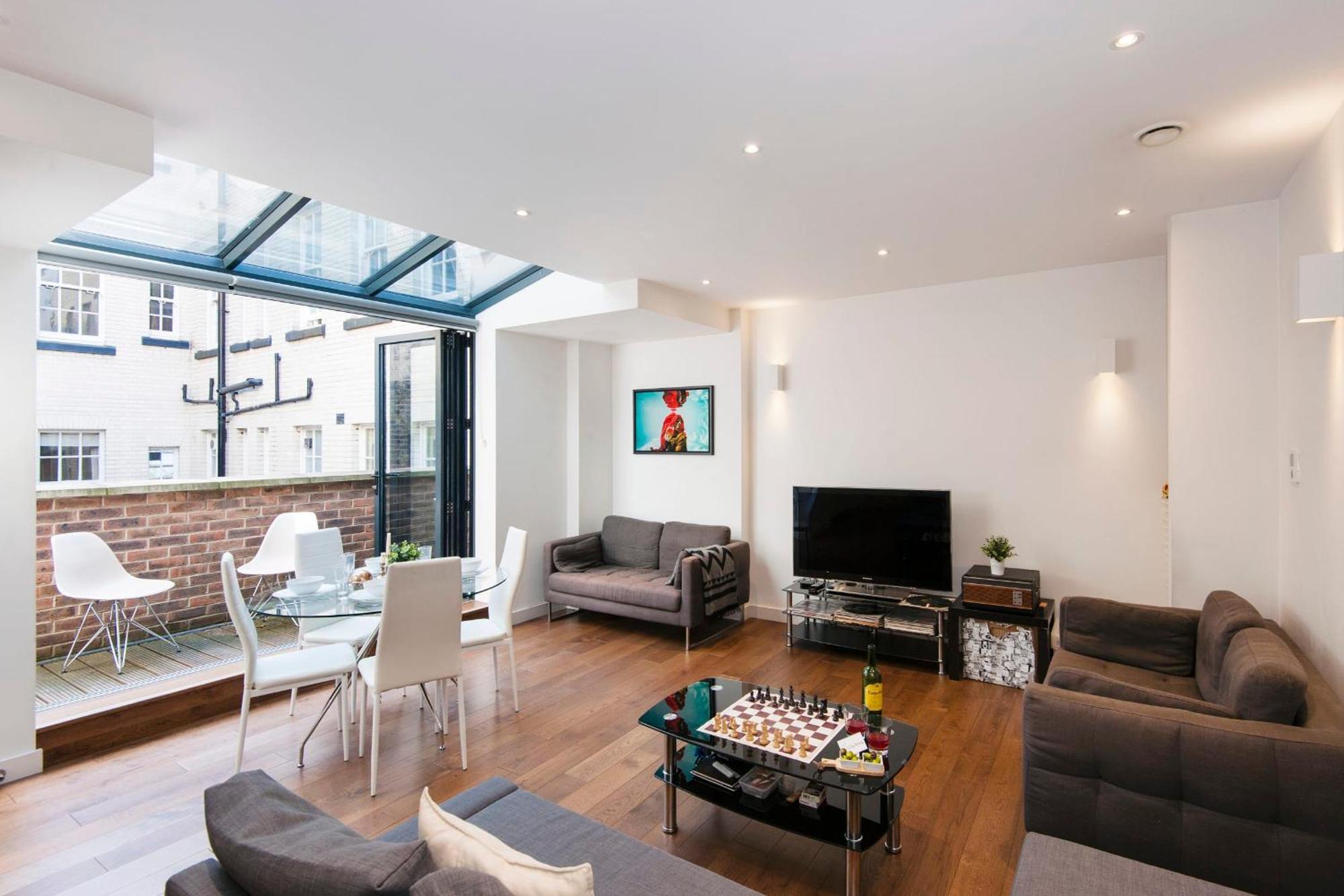 Vibrant 2br Retreat In Baker Street Apartment