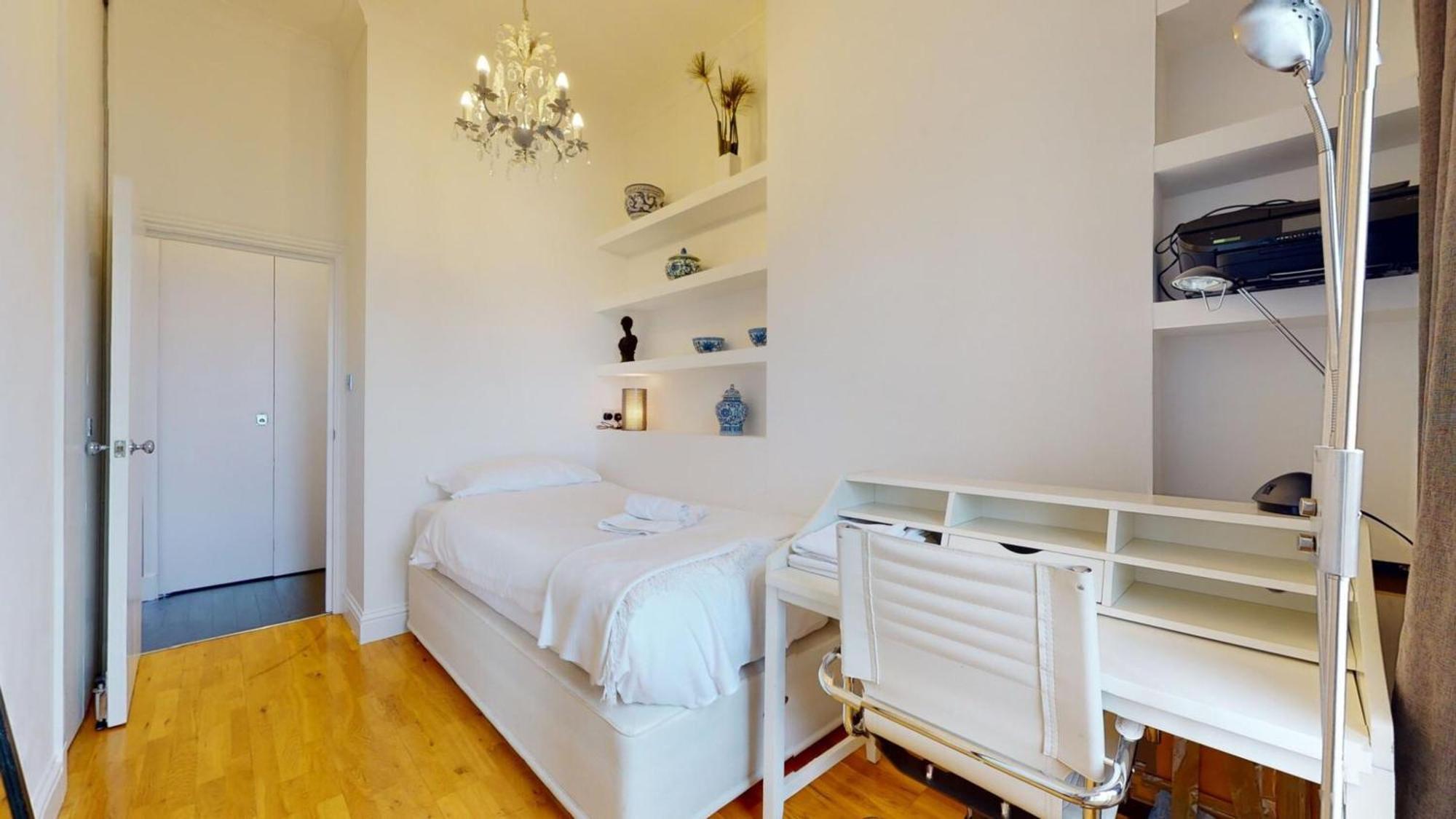 Hyde Park Gardens - 2 Bedroom Apartment London