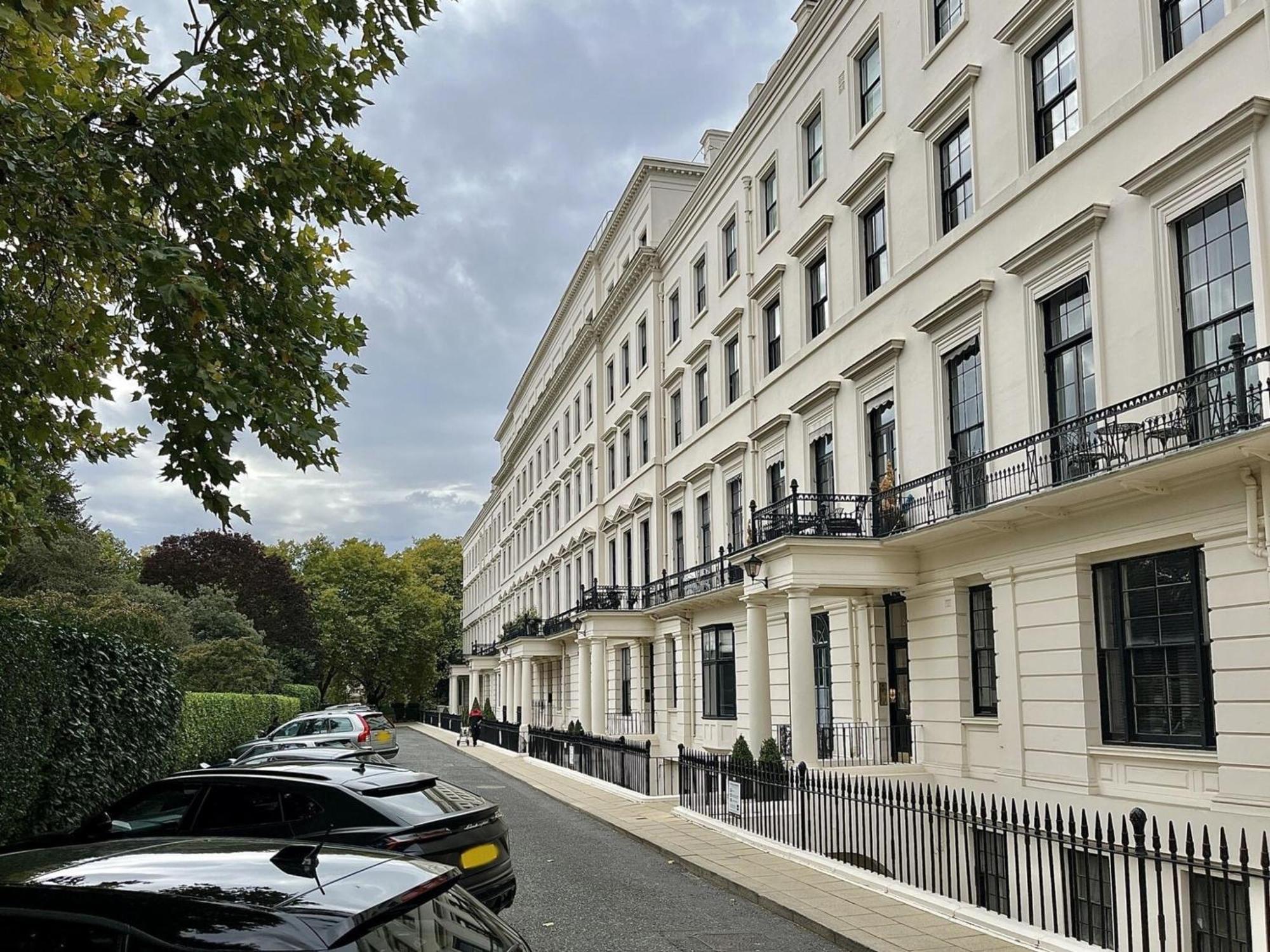 Hyde Park Gardens - 2 Bedroom Apartment *