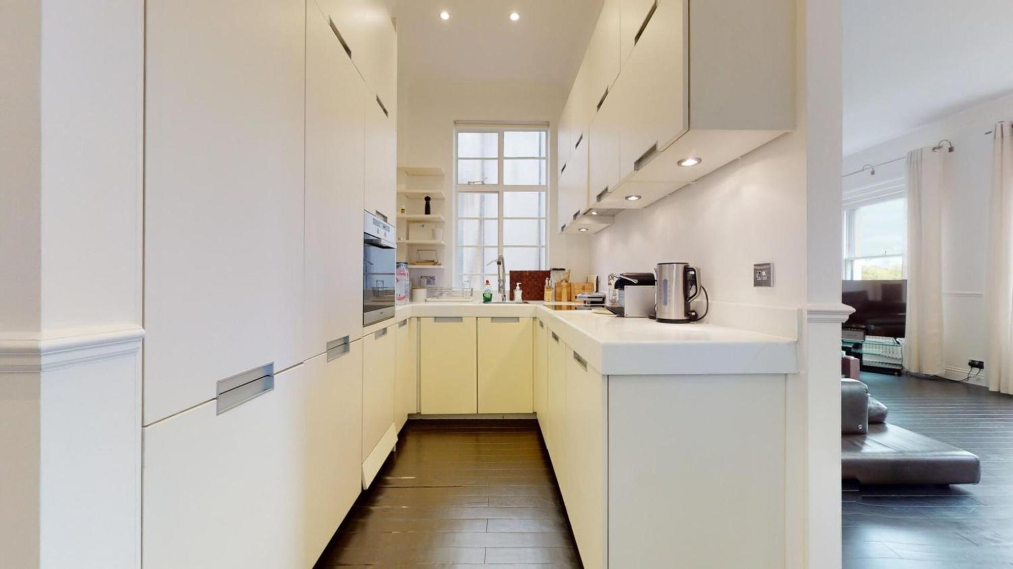 Hyde Park Gardens - 2 Bedroom Apartment London