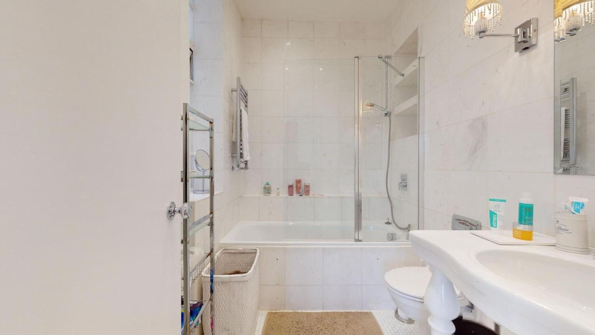 Hyde Park Gardens - 2 Bedroom * London