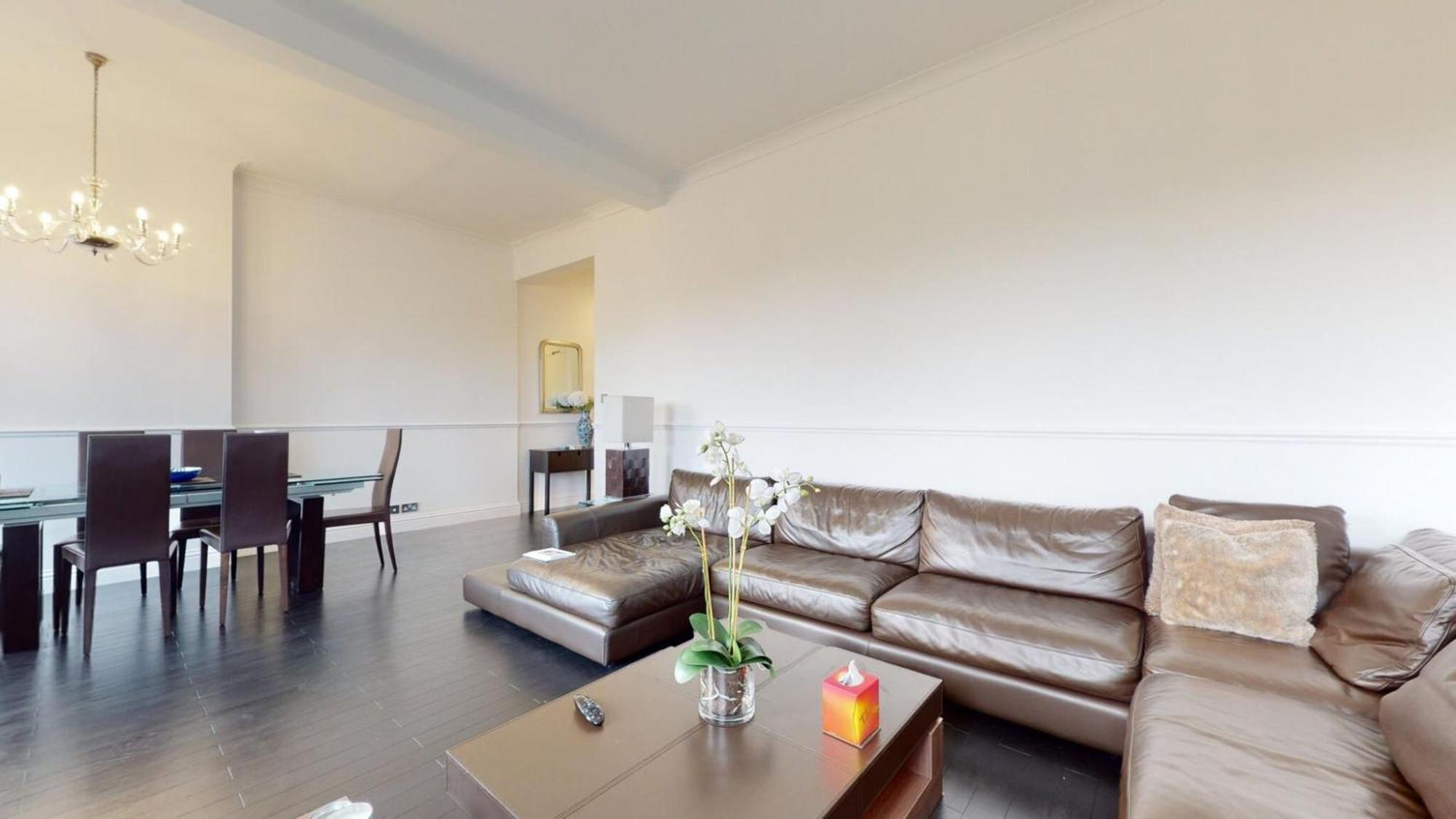 Hyde Park Gardens - 2 Bedroom Apartment *
