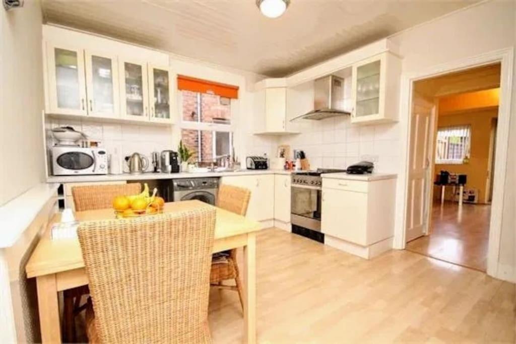 Ground Floor 3 Bedroom Flat Apartamento Londres