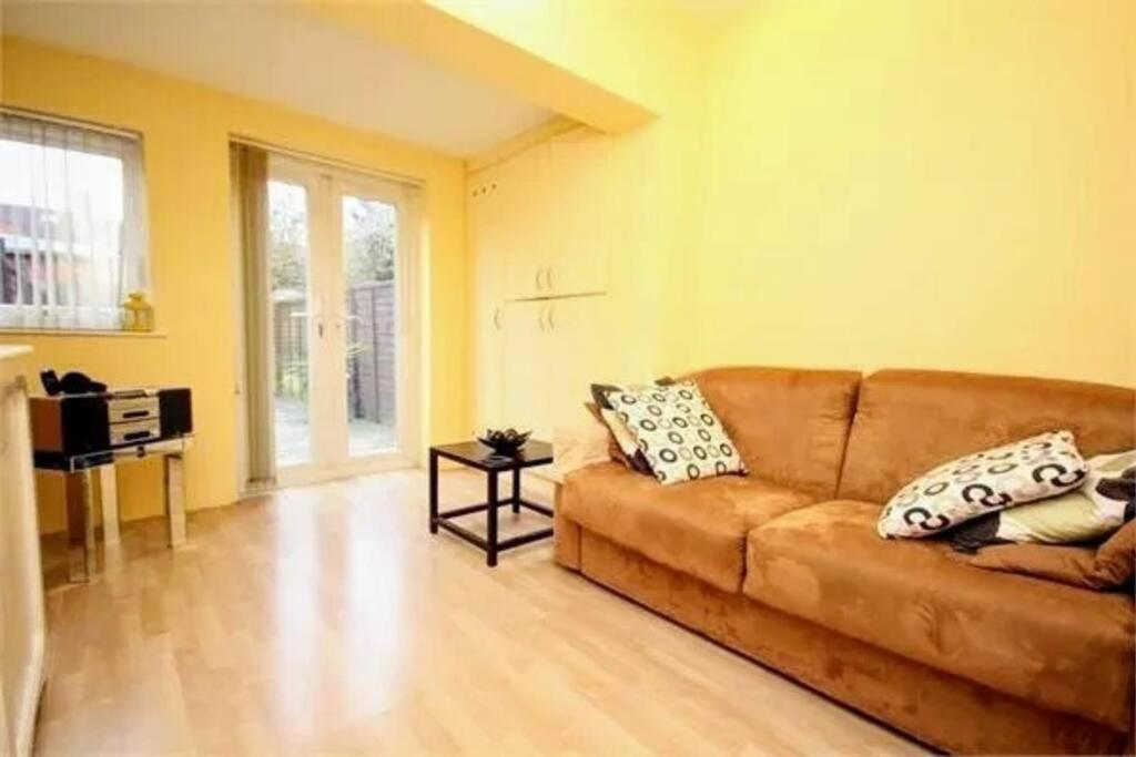 Apartamento Ground Floor 3 Bedroom Flat Londres