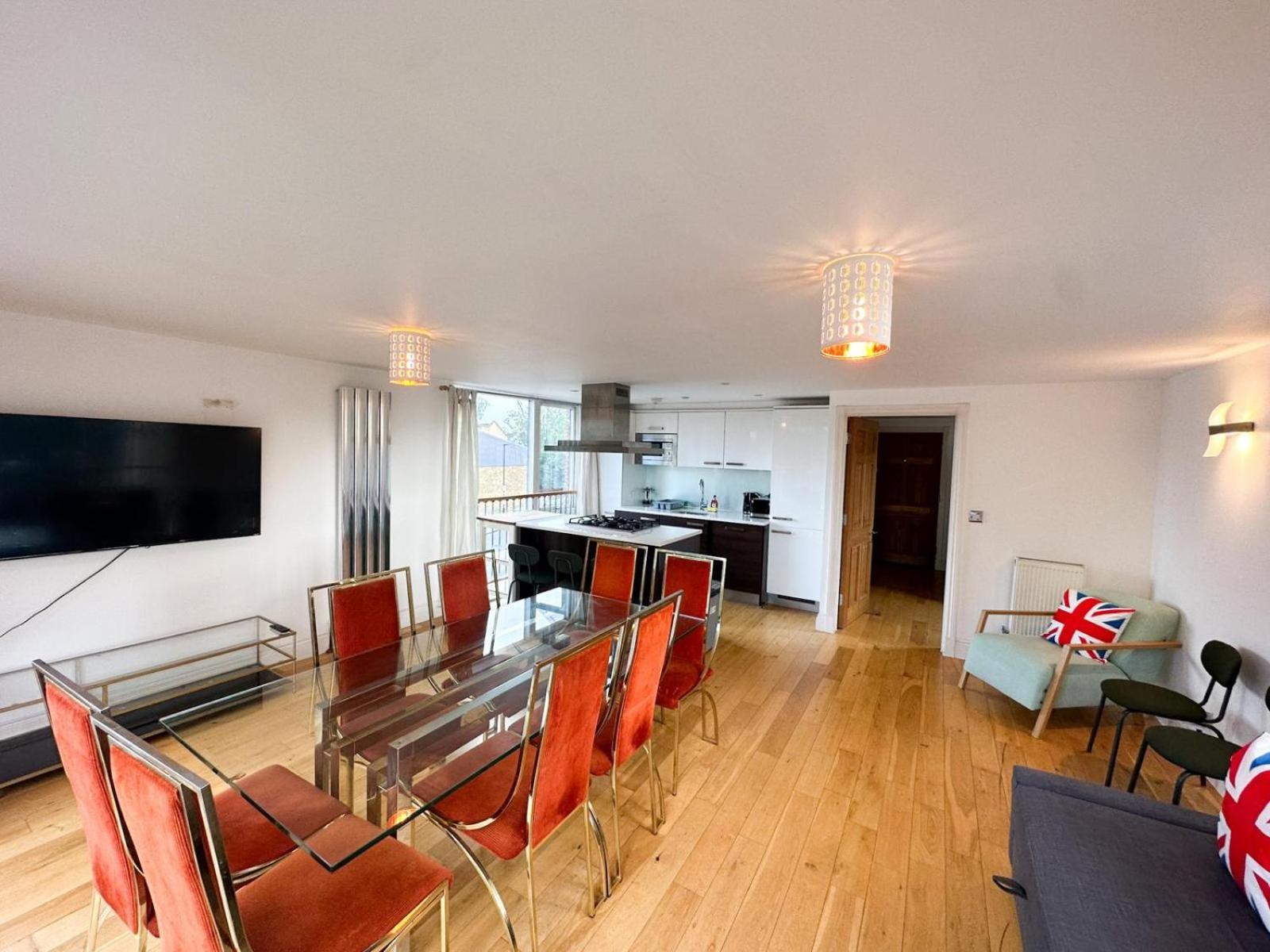 Clapham Court Penthouse * London