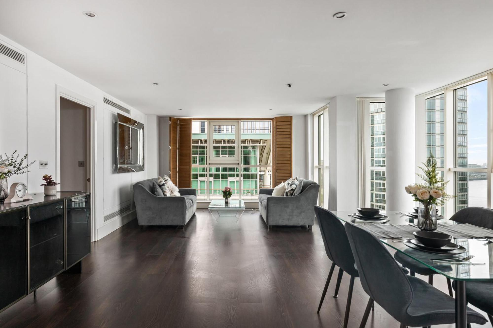 Incredible Skyline Riverview Zone 1 Apartment