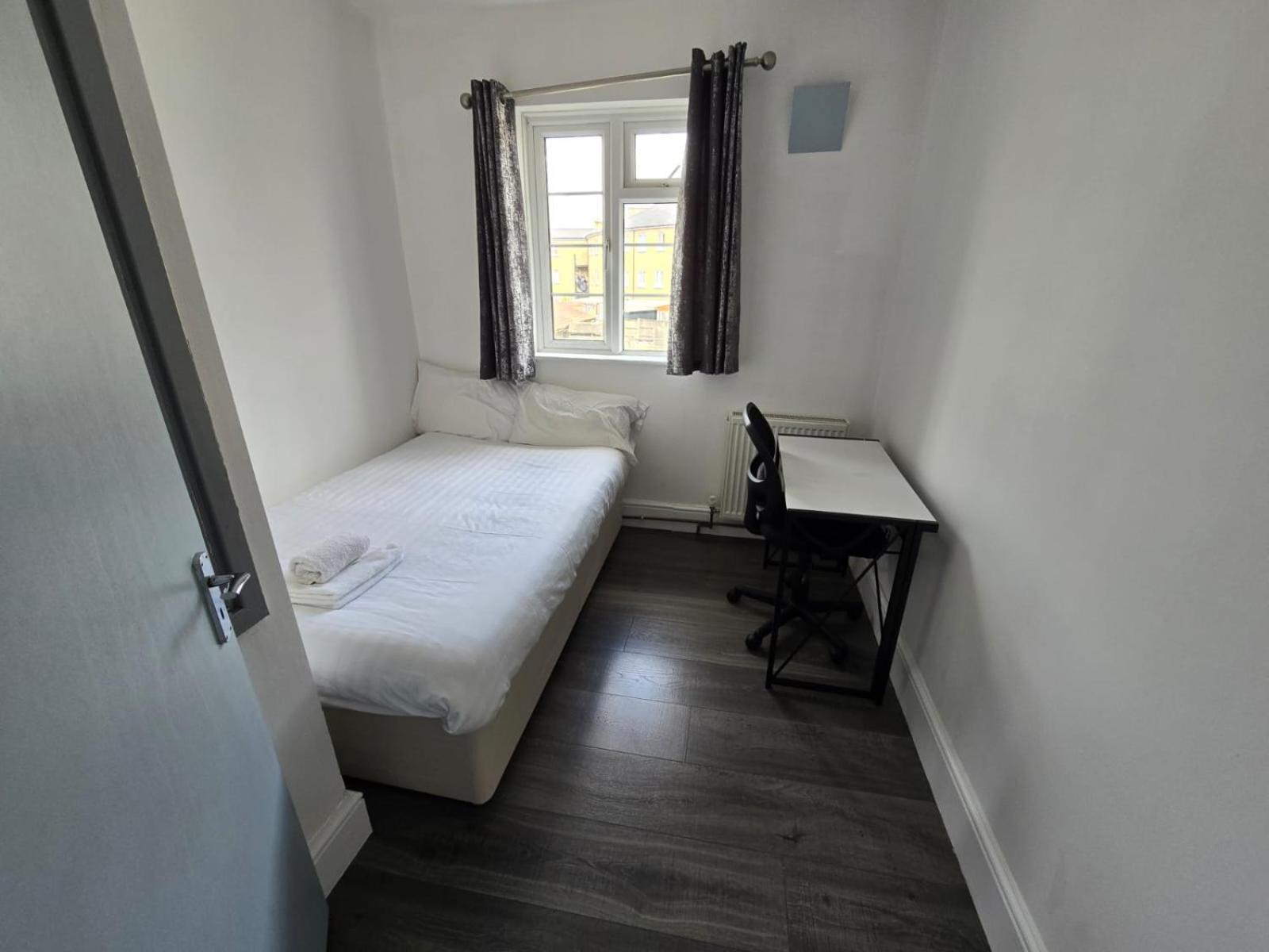 Guest house In Guest - Limehouse Townhomes Modern Spacious Serviced Double London