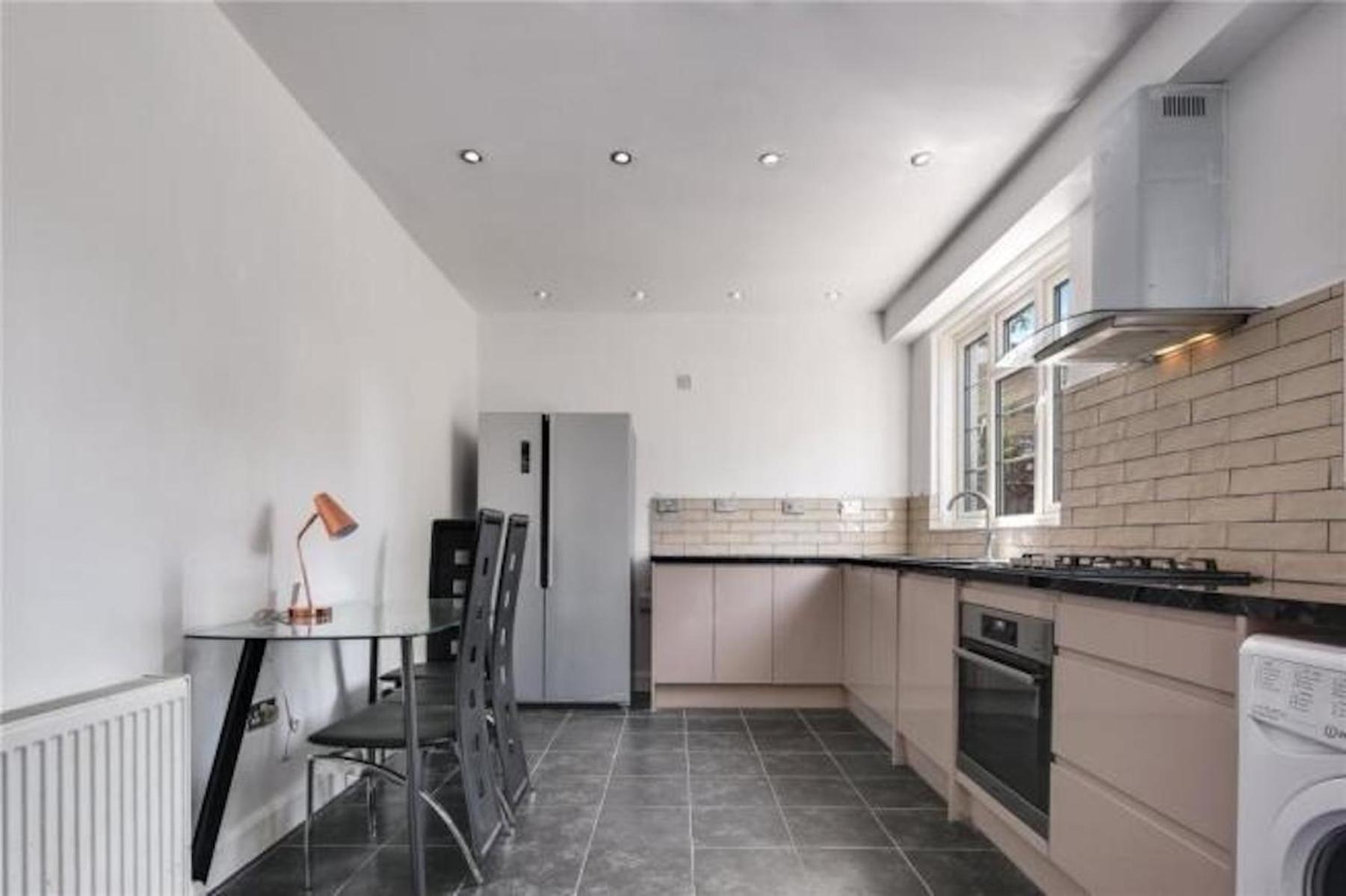In Guest - Limehouse Townhomes Modern Spacious Serviced Double Guest house
