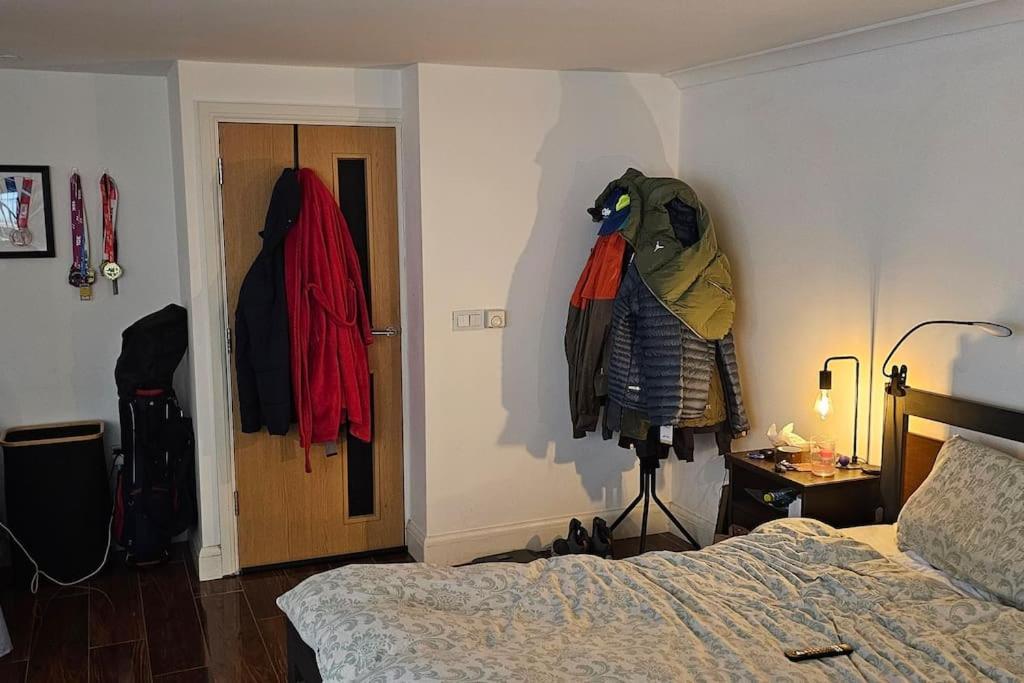 Apartment A In A Shared House London