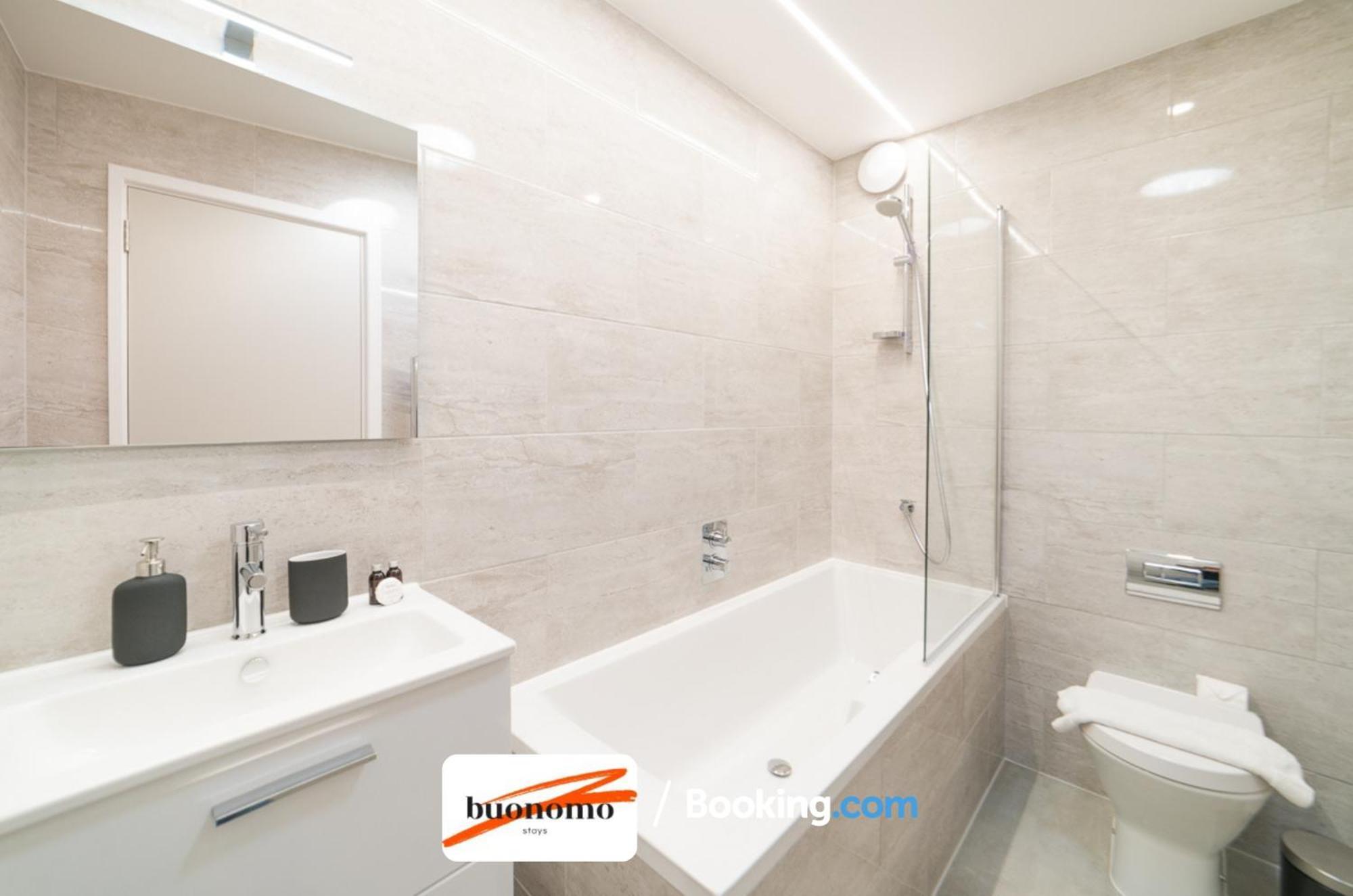 Two Bedroom At Buonomo Short Lets & Serviced Apartamento