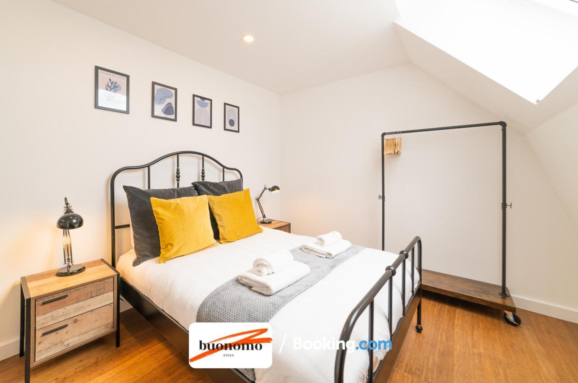 Two Bedroom At Buonomo Short Lets & Serviced London
