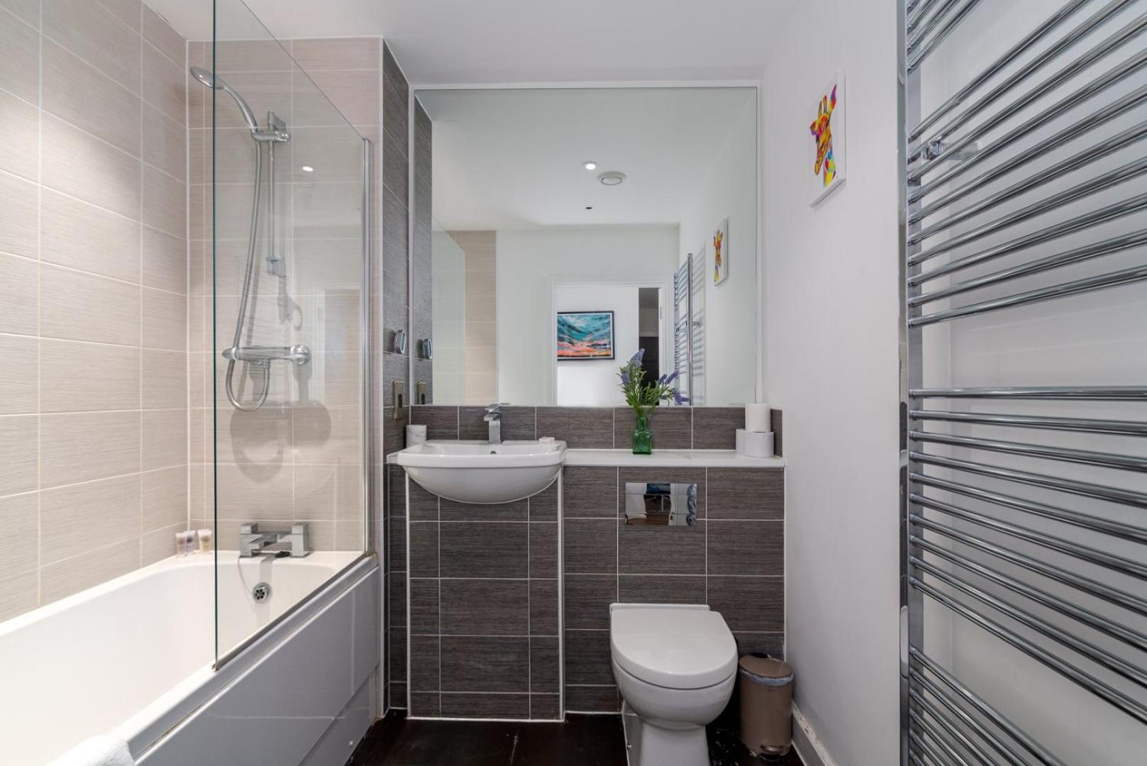 Guestready - Blue Essence Com Varanda Em Woolwich Apartment London