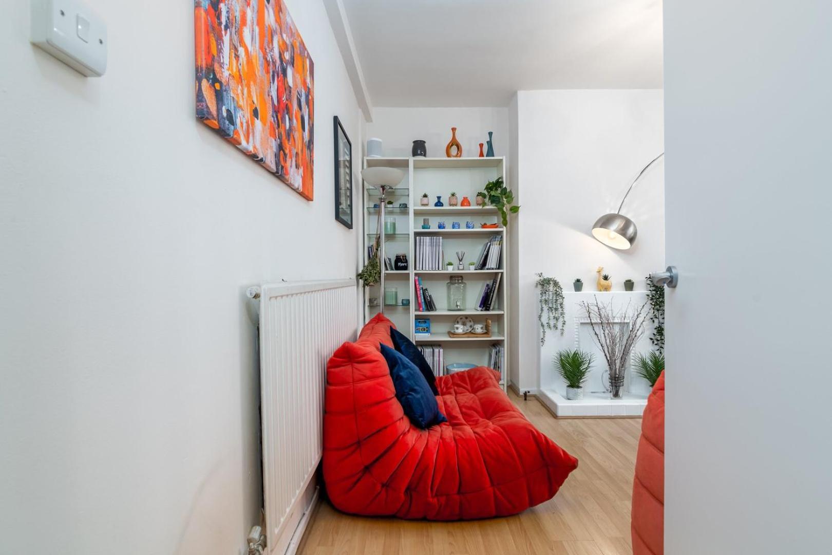 Guestready - Vibrant Near Eye London