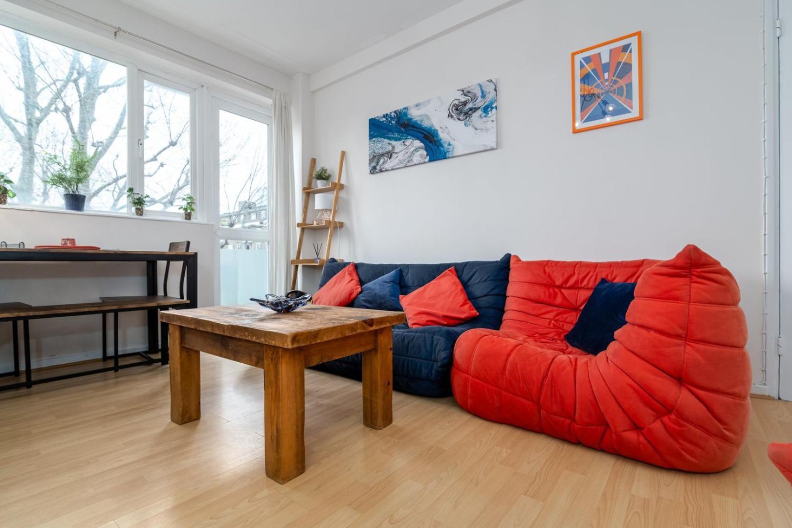 Guestready - Vibrant Near Eye London