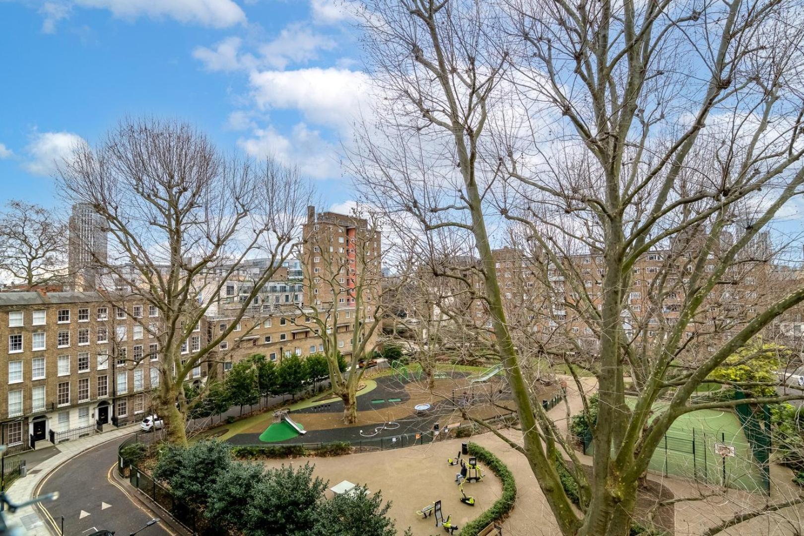 Guestready - Vibrant Near Eye * London