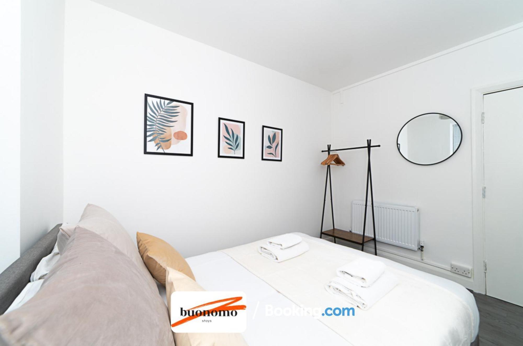 Three Bedroom At Buonomo Short Lets & Serviced With Netflix & Games Apartamento