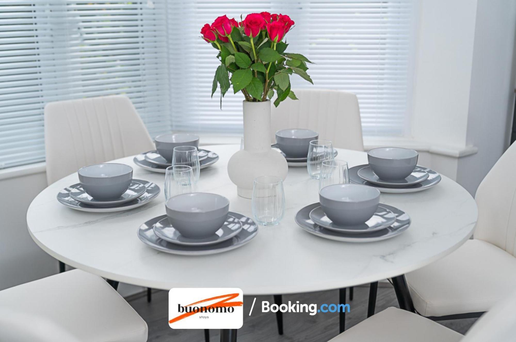 Three Bedroom At Buonomo Short Lets & Serviced With Netflix & Games Apartamento Londres