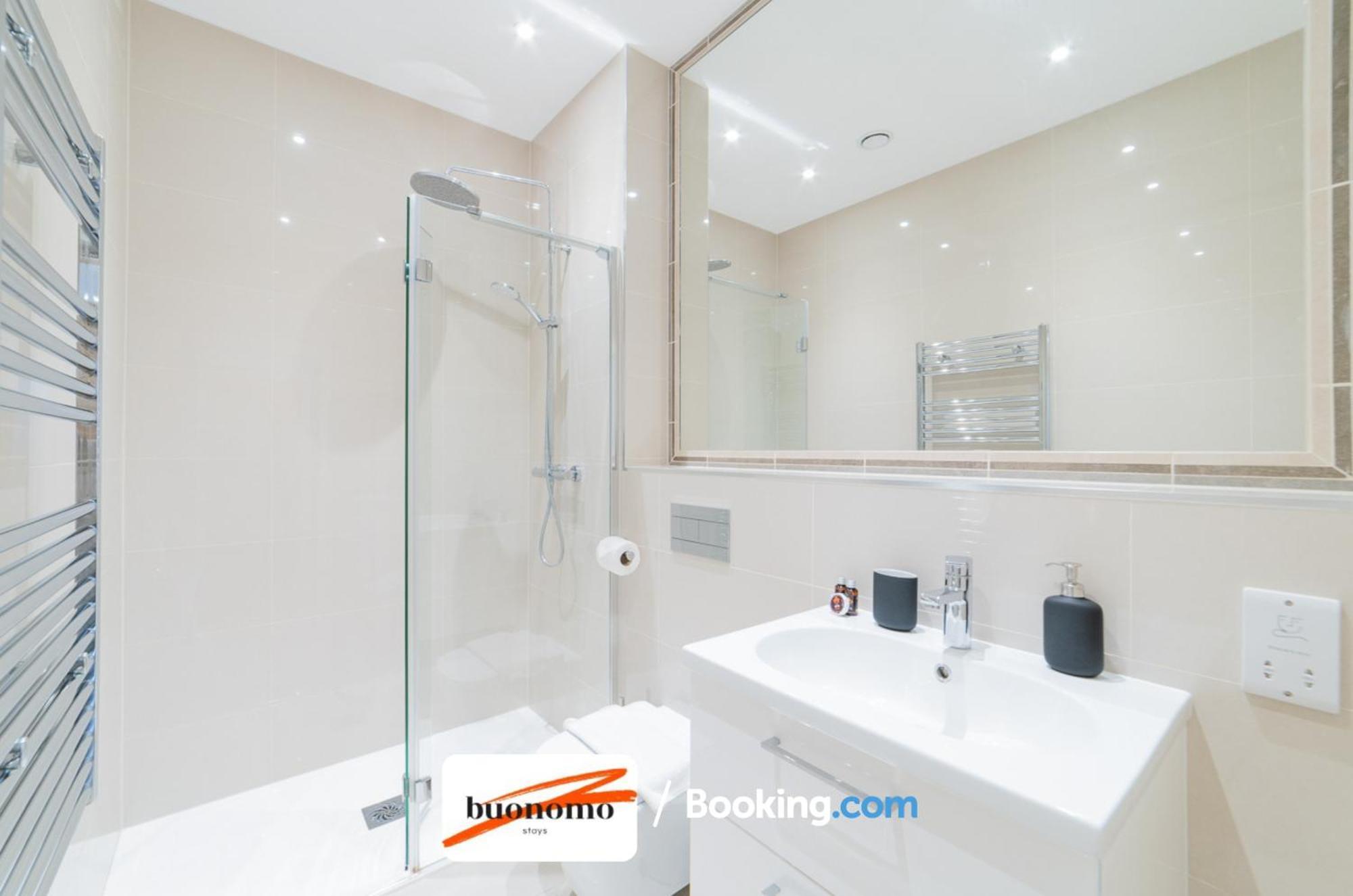 Two Bedroom At Buonomo Short Lets & Serviced Close To Wimbledon Tennis Courts