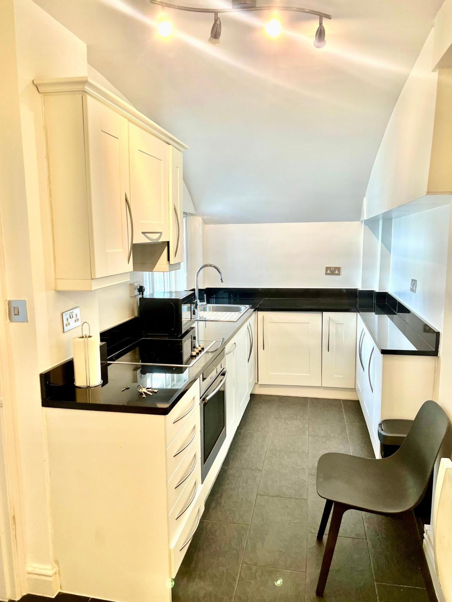 Knightsbridge One Bedroom Flat Apartment *
