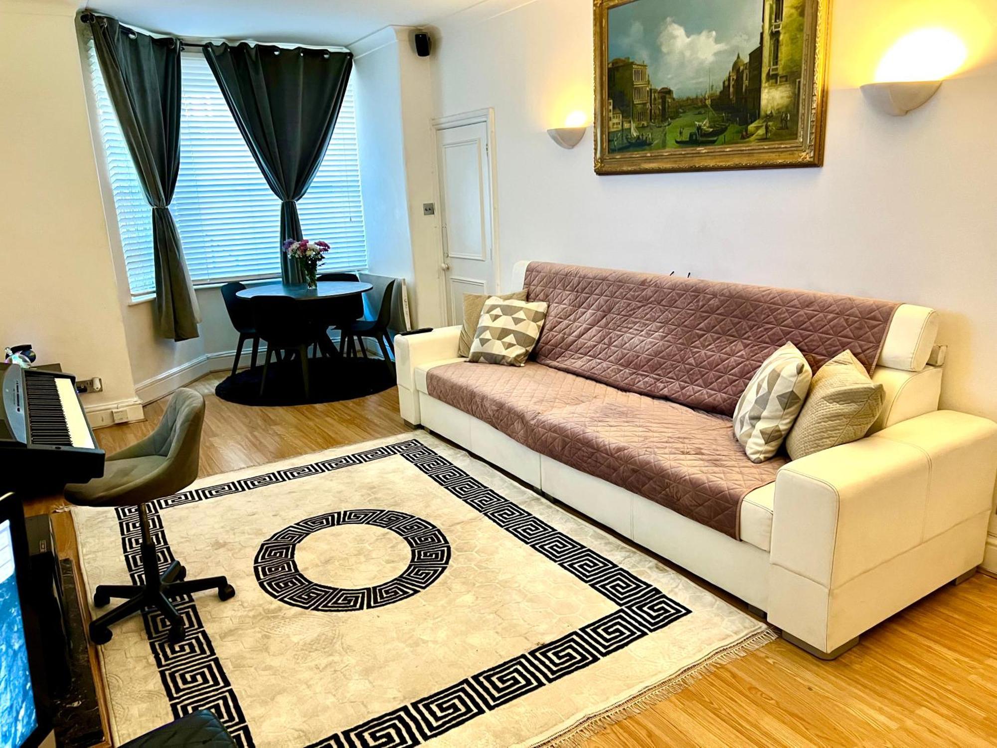 Knightsbridge One Bedroom Flat Apartment