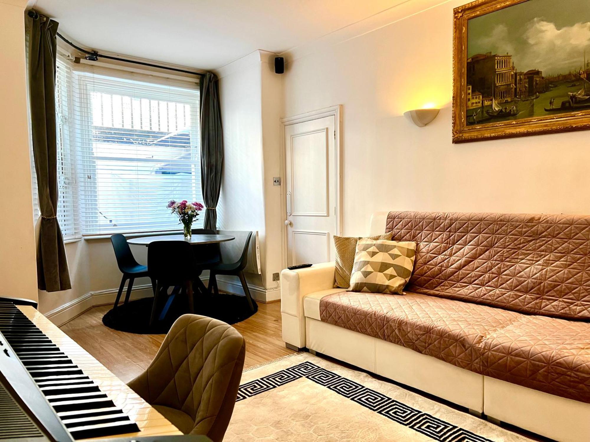 Knightsbridge One Bedroom Flat Apartment *