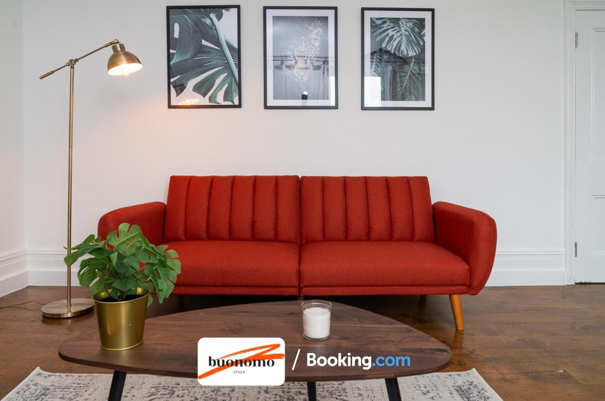Three Bedroom At Buonomo Short Lets & Serviced Close To Wimbledon Tennis Courts Apartment