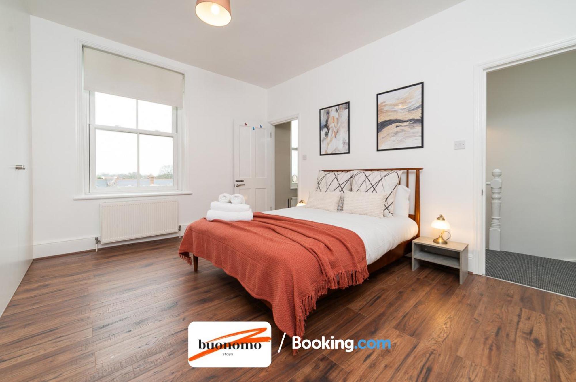 Apartment Three Bedroom At Buonomo Short Lets & Serviced Close To Wimbledon Tennis Courts