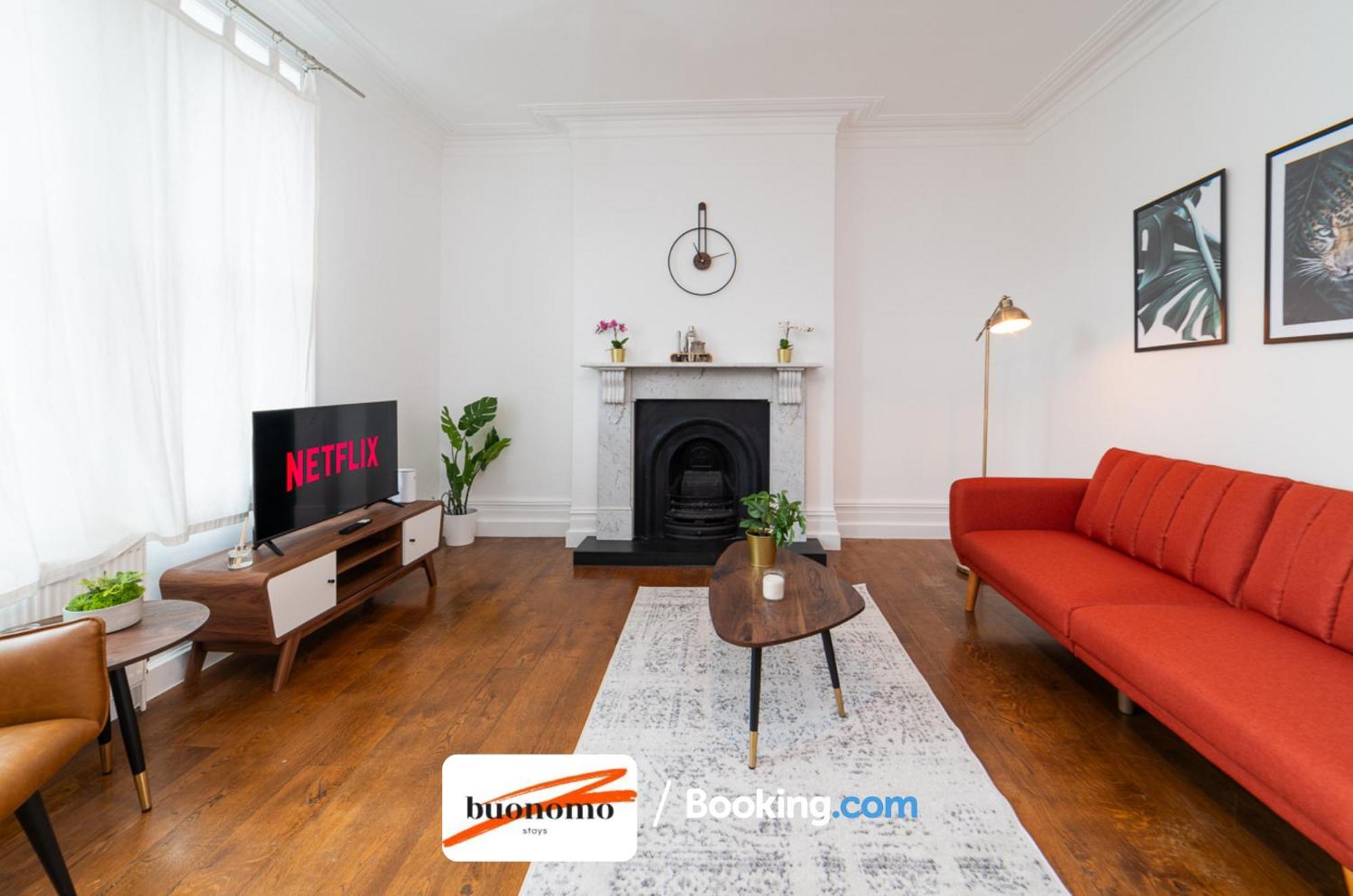 Three Bedroom At Buonomo Short Lets & Serviced Close To Wimbledon Tennis Courts Apartment