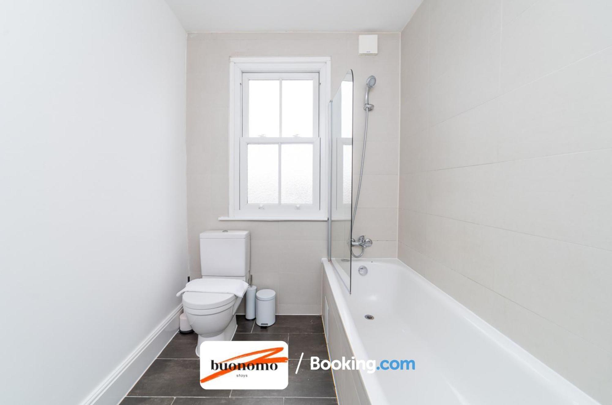 Apartment Three Bedroom At Buonomo Short Lets & Serviced Close To Wimbledon Tennis Courts London