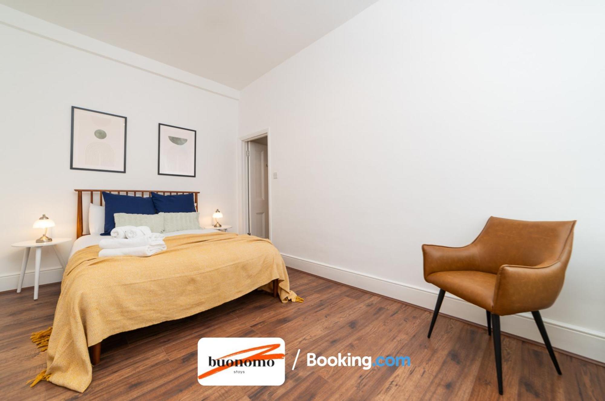 Three Bedroom At Buonomo Short Lets & Serviced Close To Wimbledon Tennis Courts London