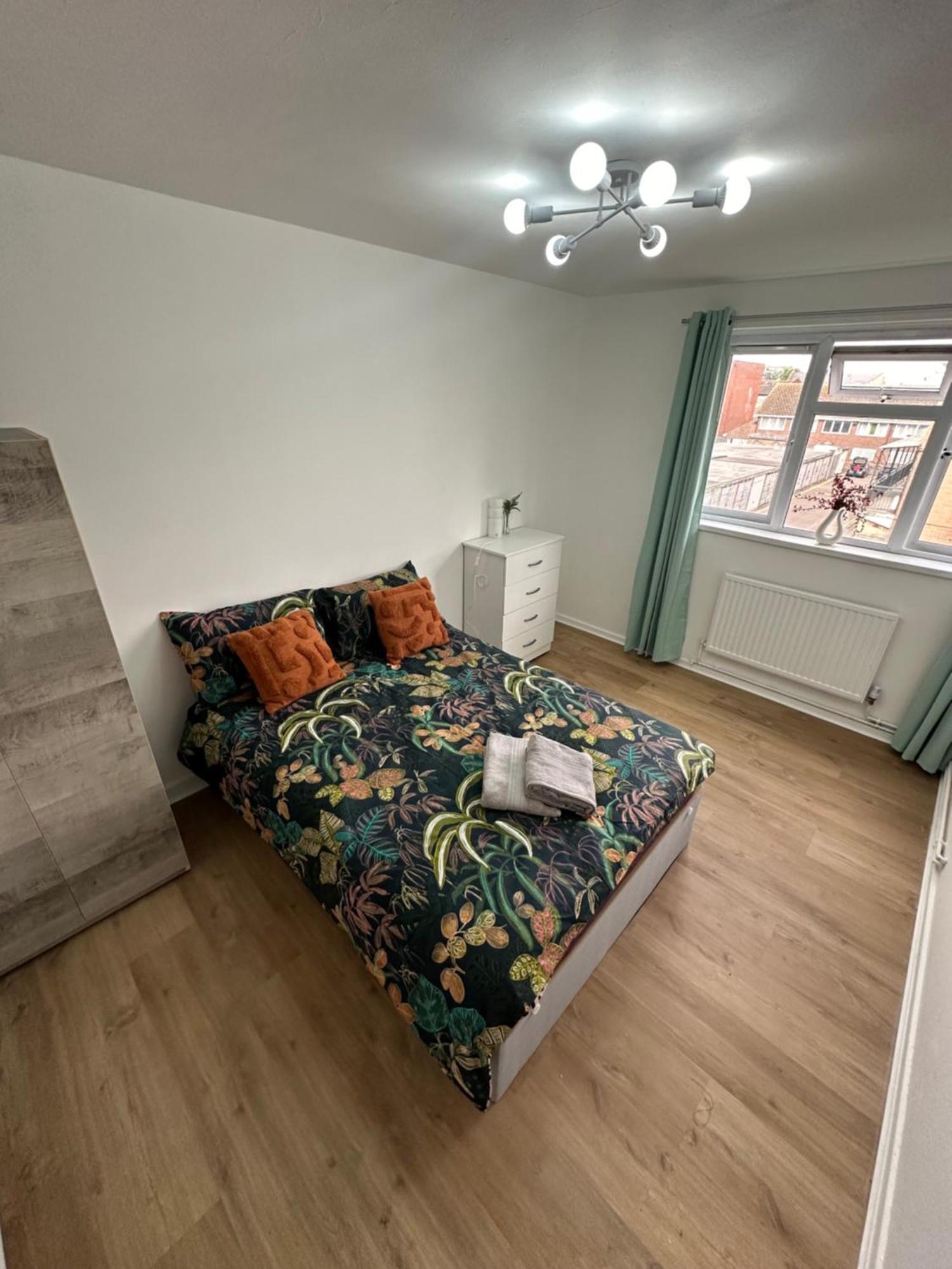 Shared In A Luxury 3 Bedroom Flat In Aldgate, E1!central Apartment London