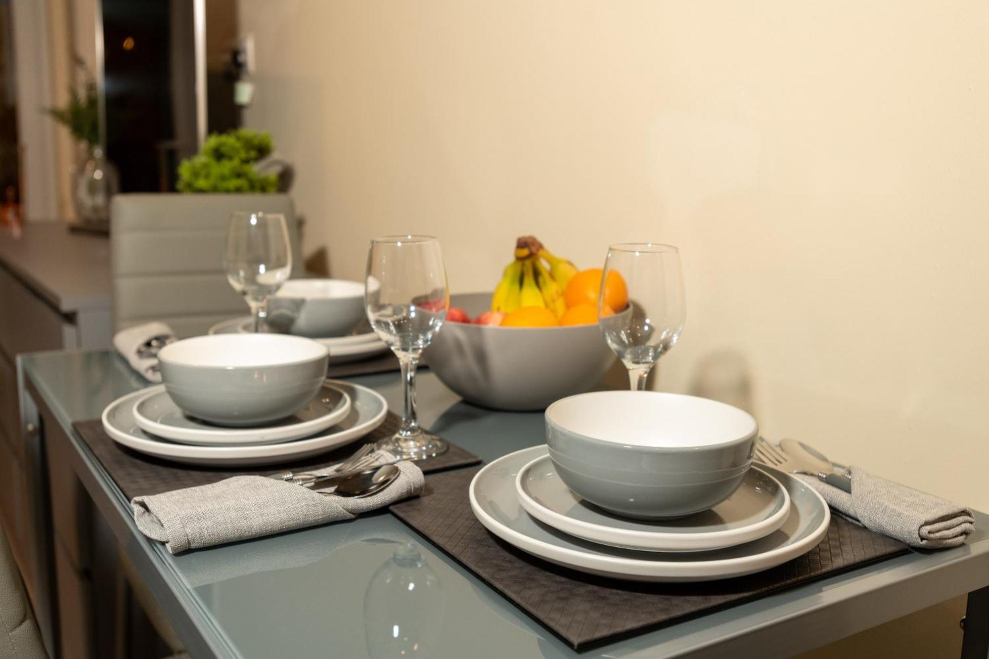 Cosy 1 Bedroom Basement With Private Patio Area Apartment