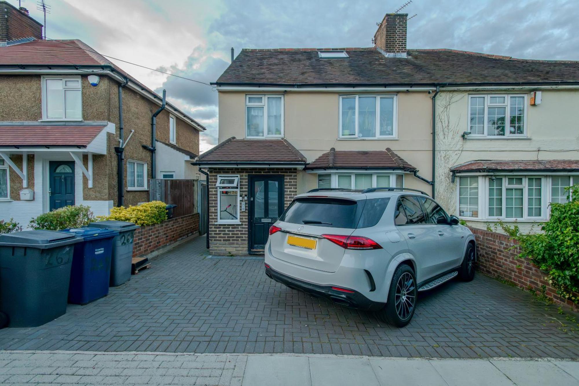 Cosy 1 Bedroom Basement With Private Patio Area Apartment