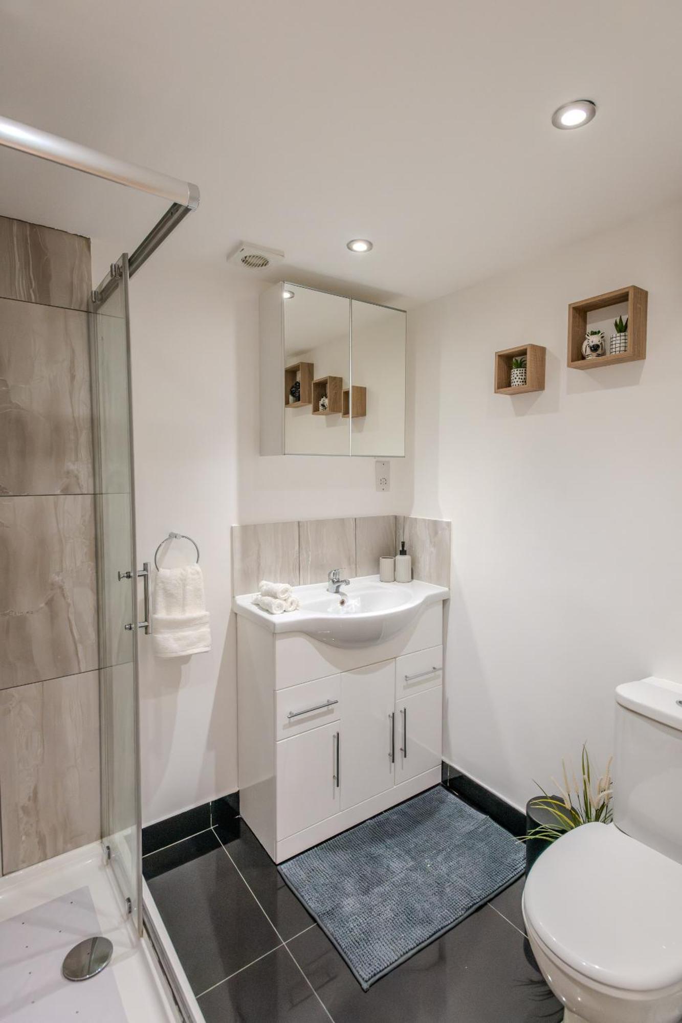 Cosy 1 Bedroom Basement With Private Patio Area Apartment London