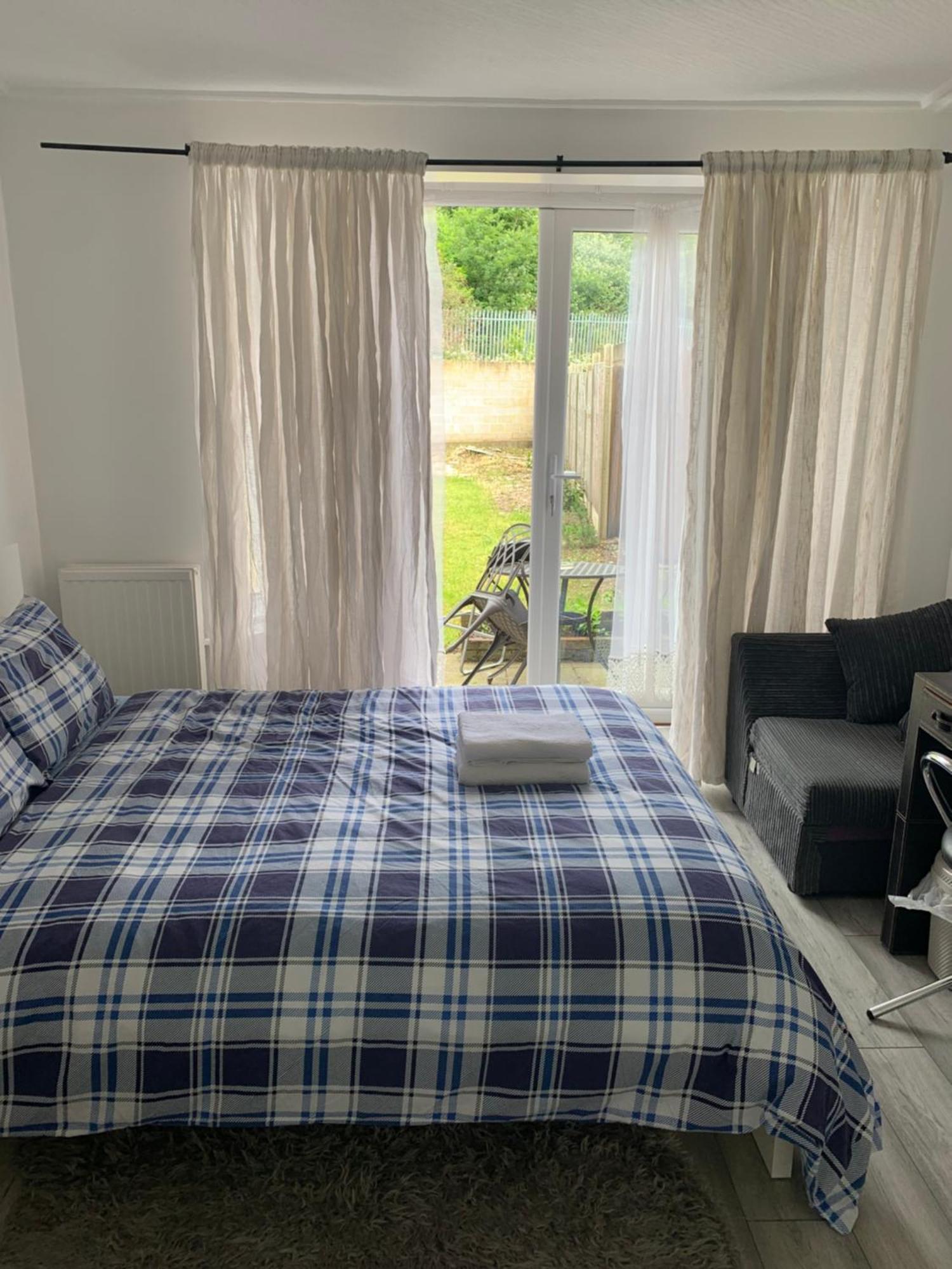 Homestay Large Double Ovo Wembley Stadium London