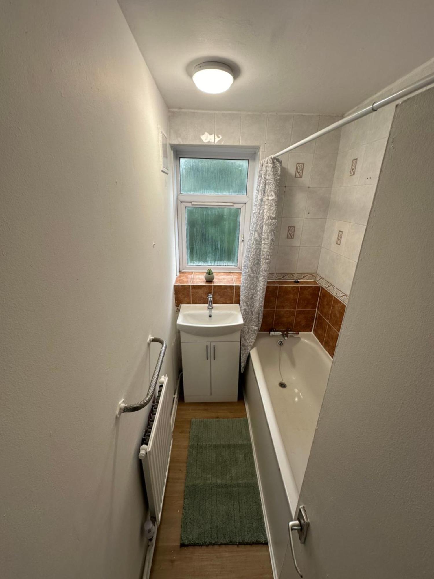 Shared In A Luxury 3 Bedroom Flat In Aldgate, E1!central Apartment London