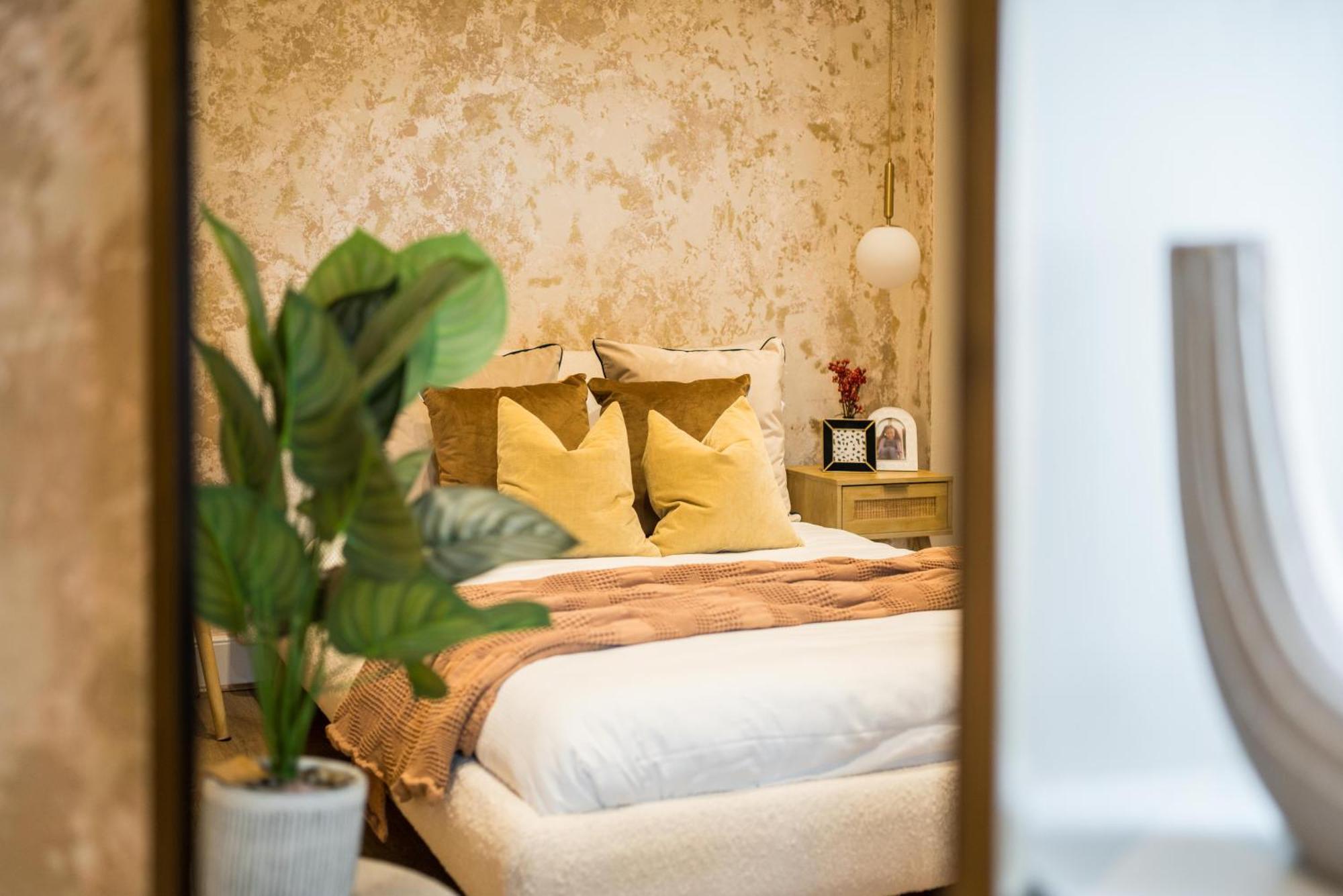Gold-church View -kensington -olympia -westfields Apartment