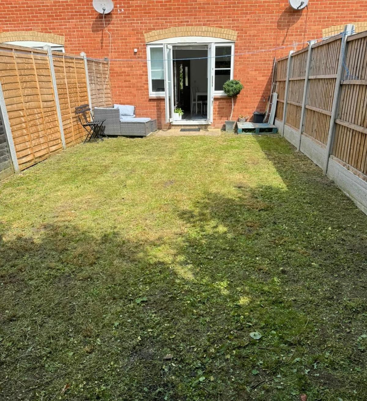 Spacious 3 Bedroom Home, With Private Driveway 5 Minutes From Excel Centre & Custom House Holiday home London